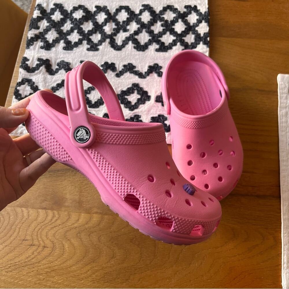 Crocs Classic Pink Clogs shoes one shell jibbitz kids shoe size 3